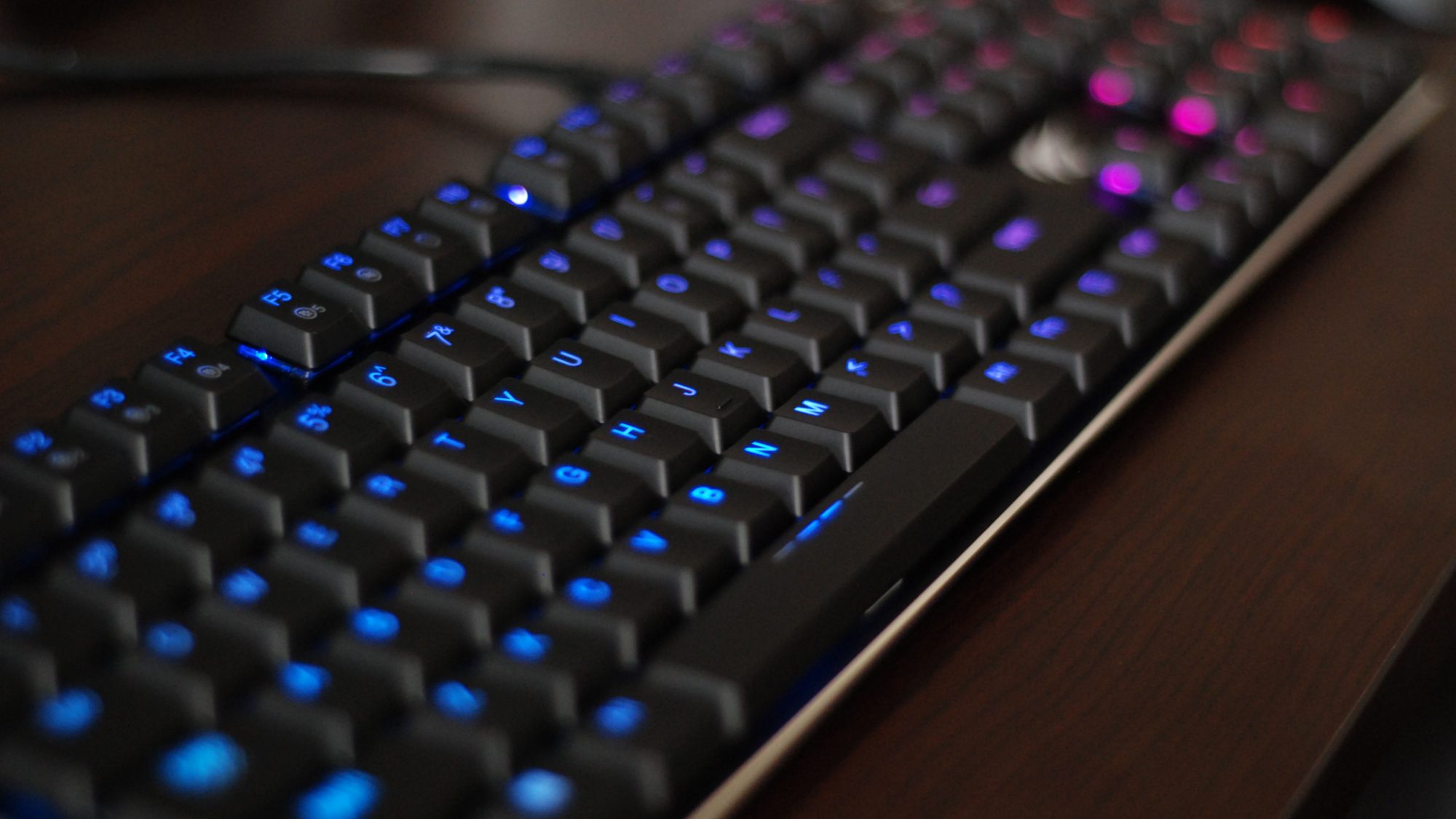 havit-mechanical-keyboard-review-low-profile-colorful-and-fun